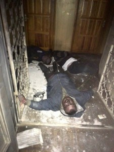 Más fotos en las cuales se muestra la cabeza totalmente calcinada y la ropa  prácticamente intacta.