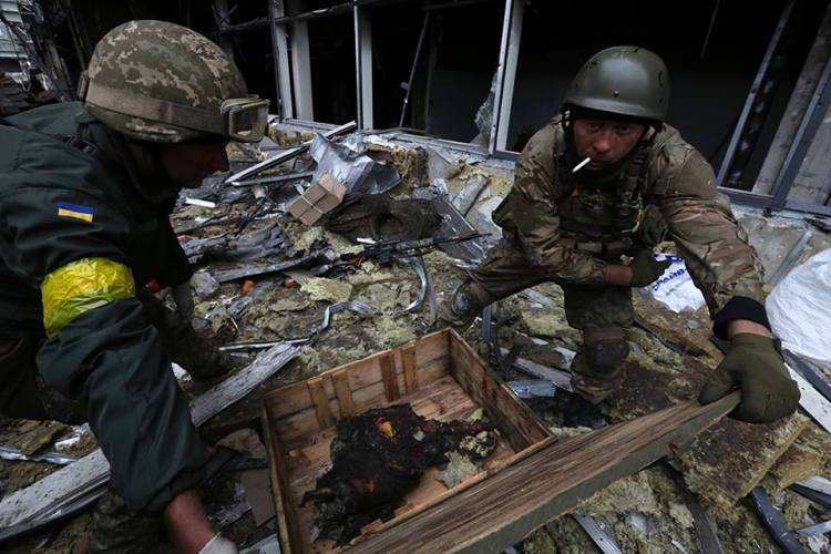 Restos del tanquista ponen en una caja