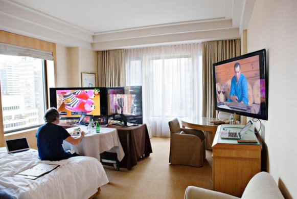 La televisión rusa, escribe Shteyngart, "embota los sentidos y aumenta tu ira." Foto de Sasha Rudensky para The New York Times.