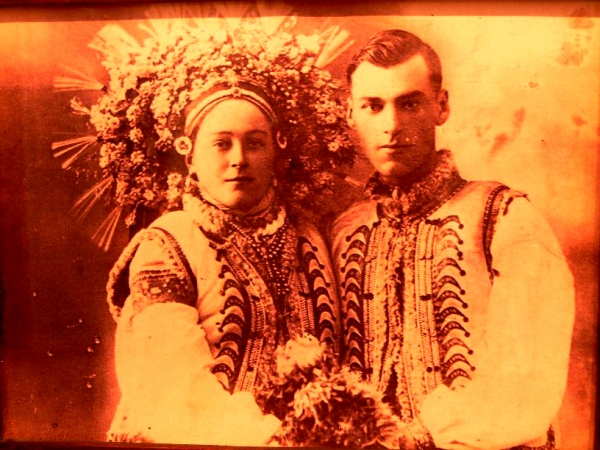 Novia-Lviv-Ucrania-Corona