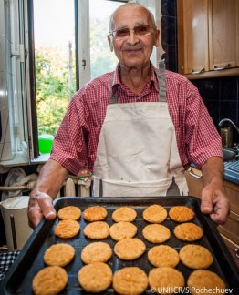 Iván Mykolayovych encontró solo el hospicio y decidió ayudar en la cocina.