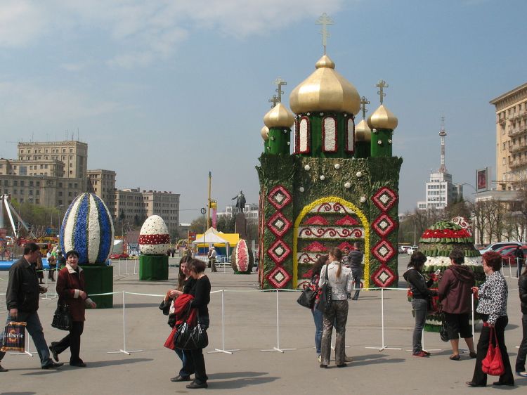 1200px-%d0%bf%d0%b0%d1%81%d1%85%d0%b0_%d1%85%d0%b0%d1%80%d1%8c%d0%ba%d0%be%d0%b2_%d0%b2%d0%be%d1%80%d0%be%d1%82%d0%b0_2011