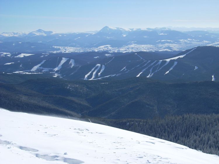 dovbushanka-vista-desde-la-estacion-de-esqui-de-bukovel