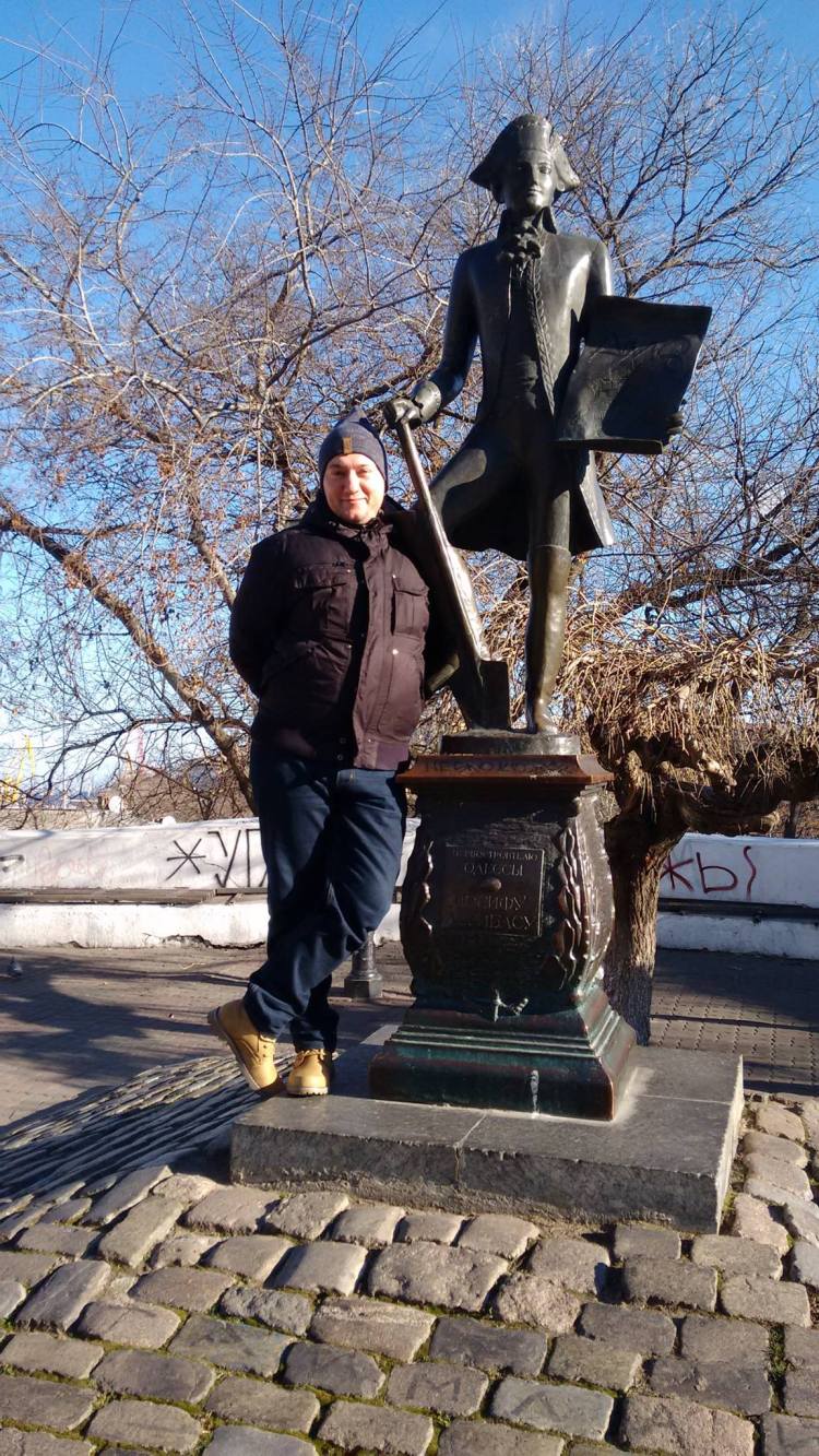 junto-al-monumento-de-jose-de-ribas-fundador-de-odesa