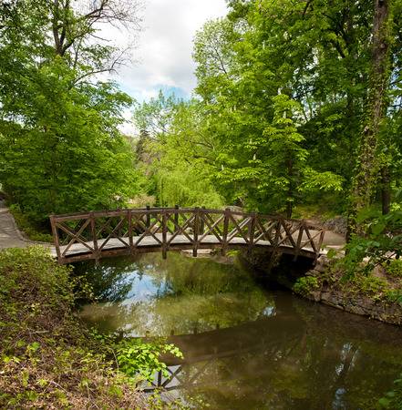 81212378-wooden-footbridge-across-river-in-sofiyivsky-park-in-uman-ukraine