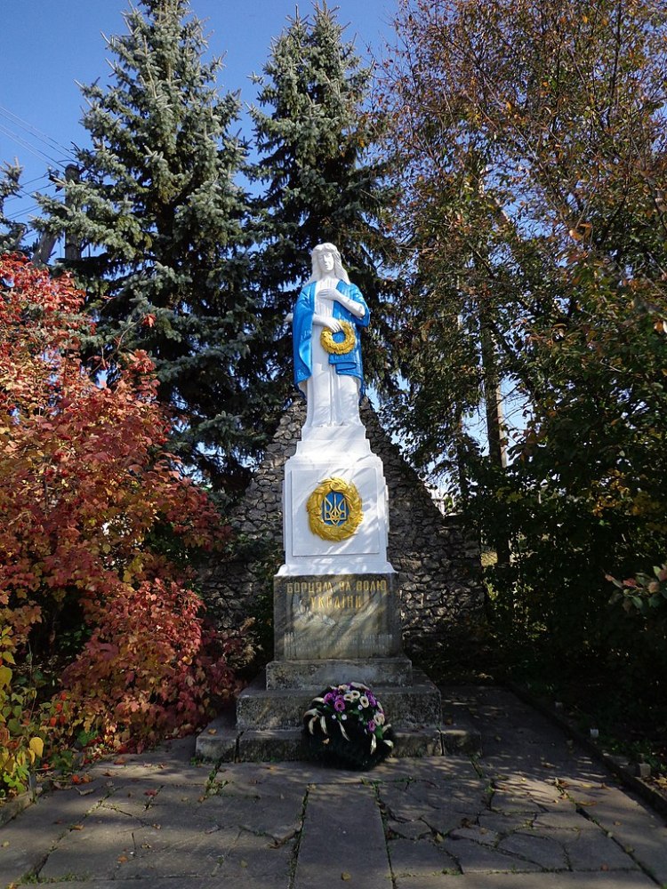 768px-Монумент_«Молода_Україна» _село_Грабовець